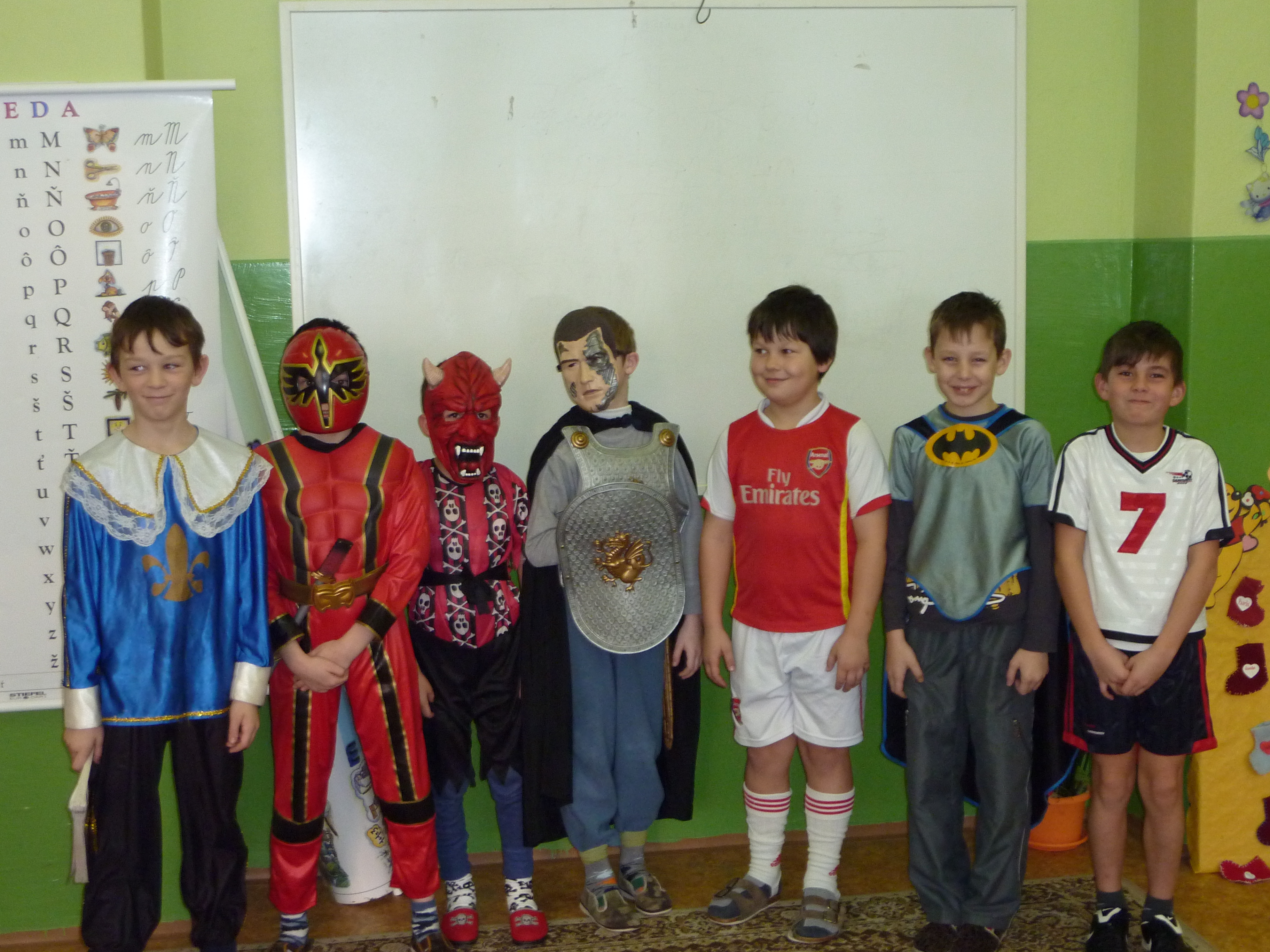 Vysmiati chlapci.JPG